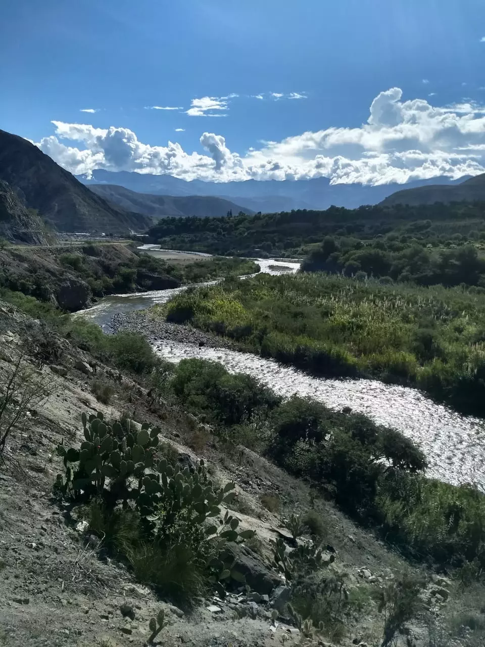 paisaje de el Valle del Chota en Ecuador vista al rio Chota.